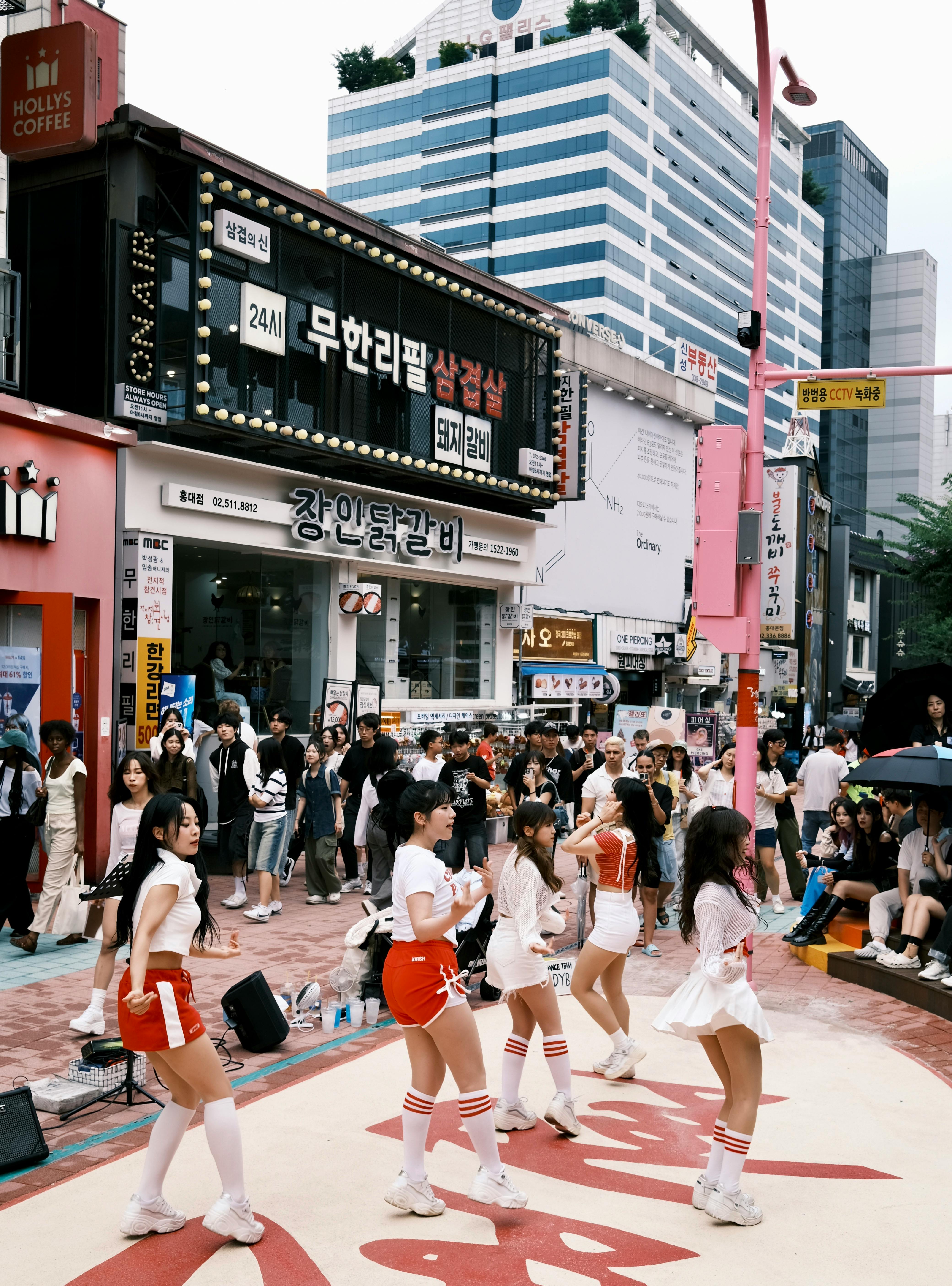 Gadedans i Hongdae — Seouls pulserende ungdomskultur